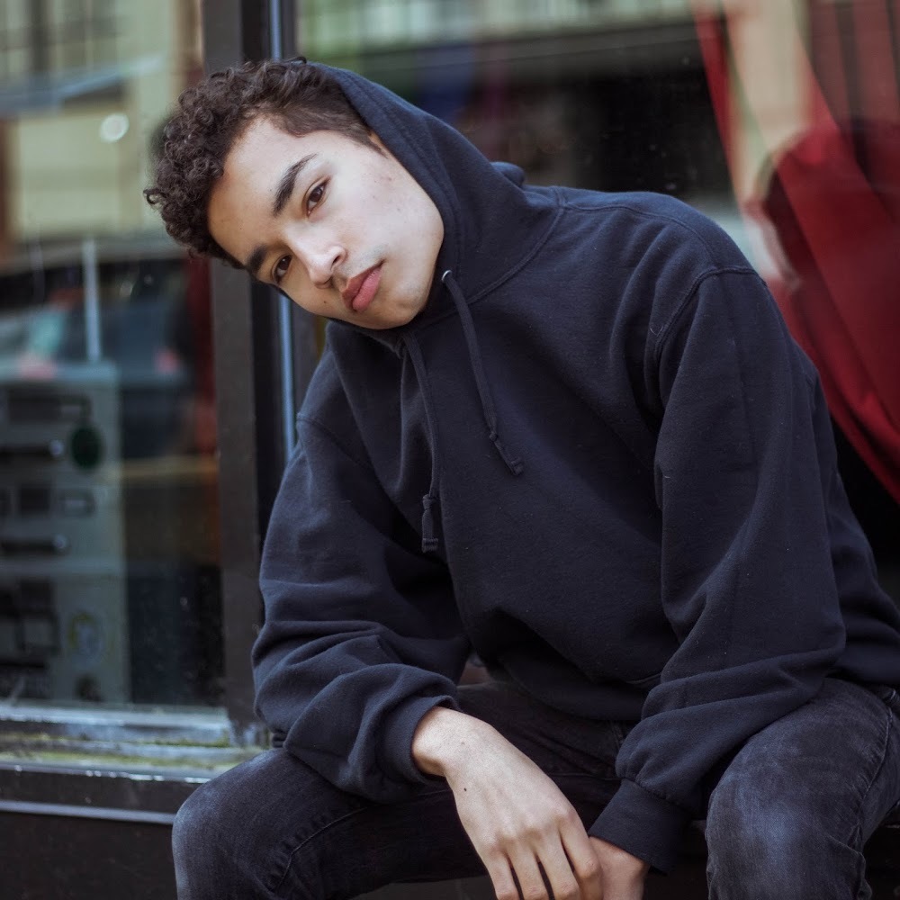 Meet your Posher, Louis